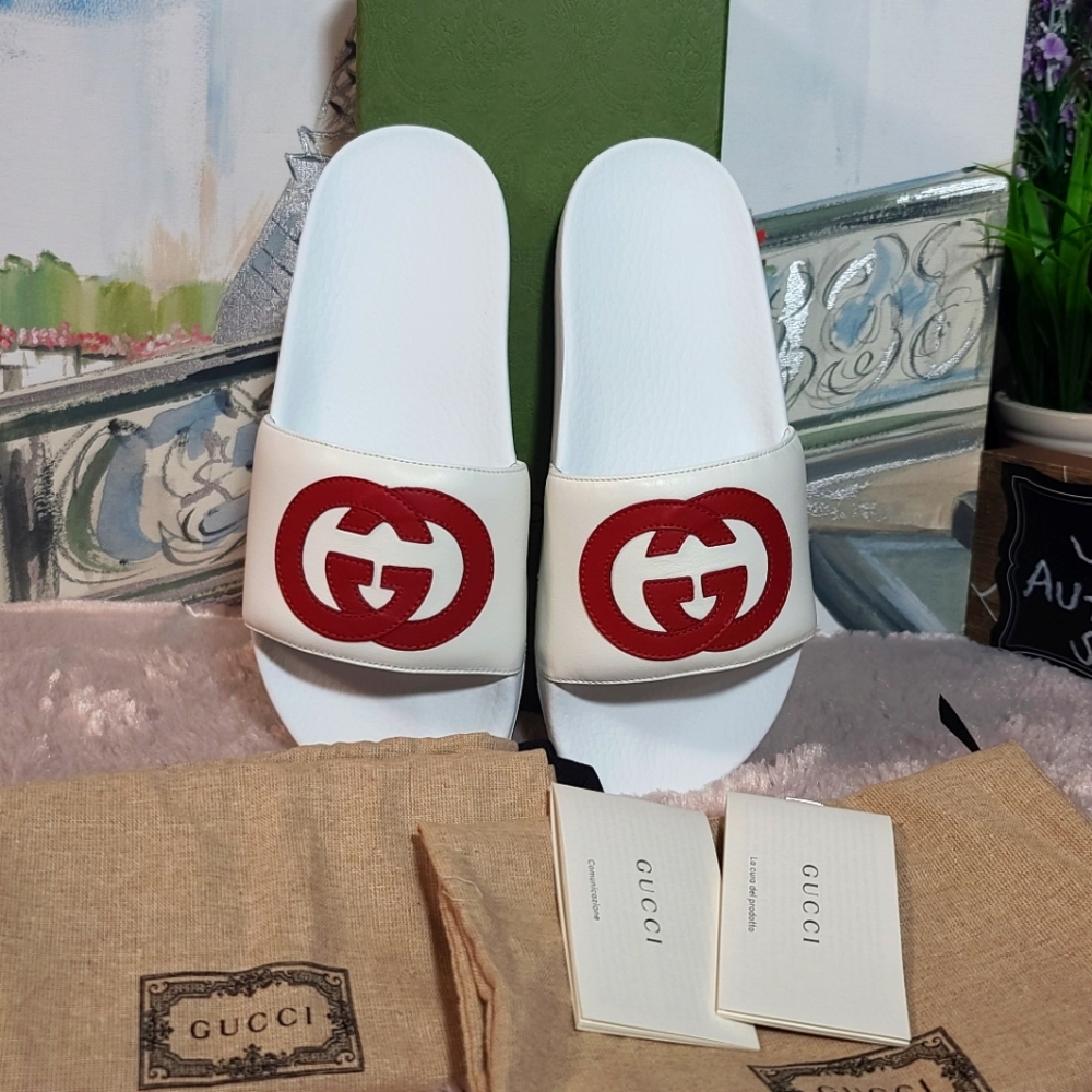 GUCCI Pursuit interlocking GG Logo Slide Sandals, white/red. Brand new in box